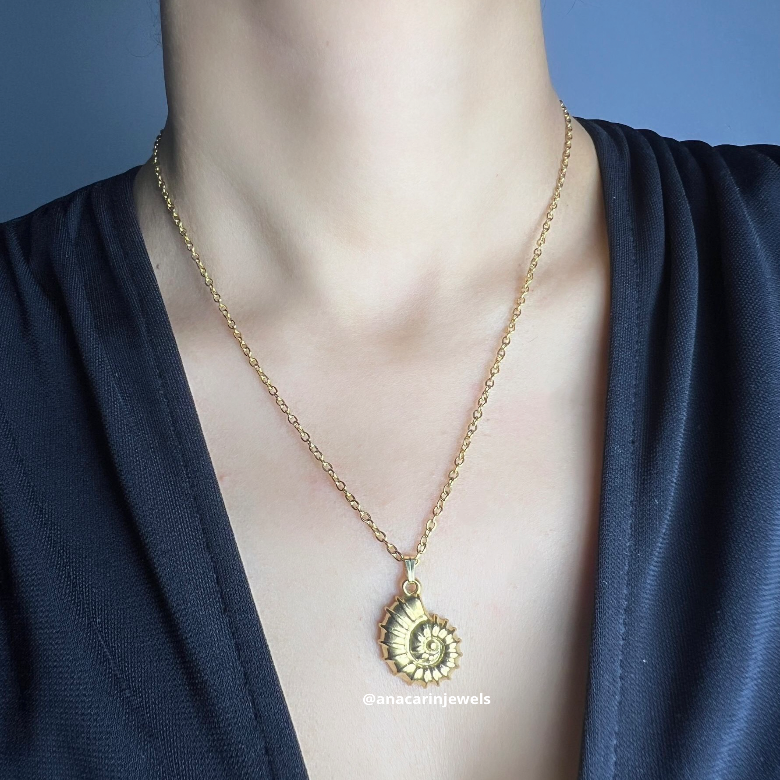 CARACOL NECKLACE