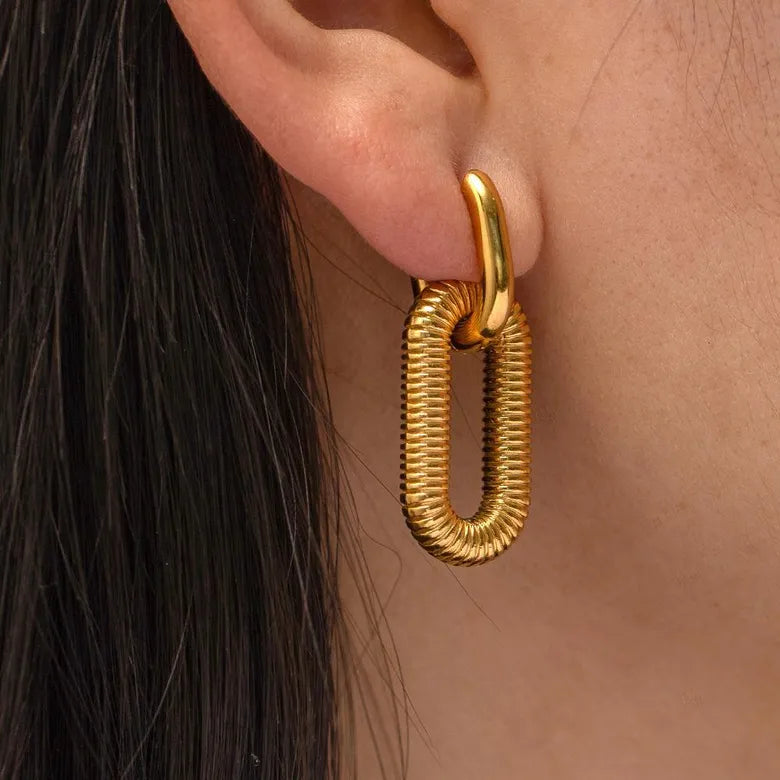 CHLOE EARRING